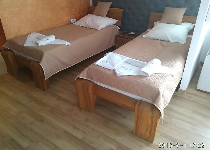 Cis Przy Deptaku * קריניצה זדרוי